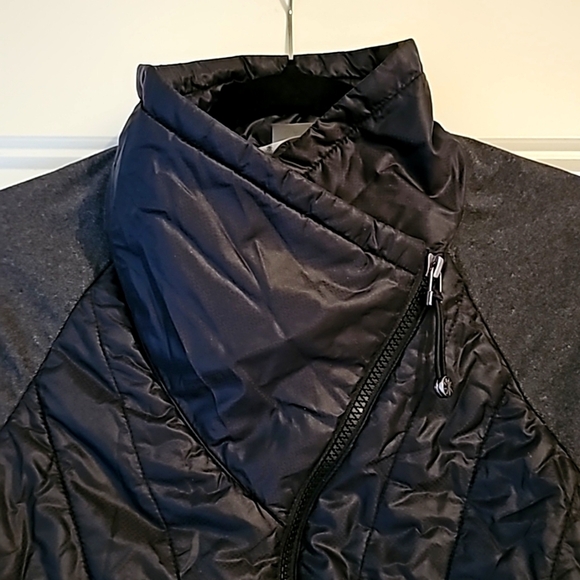 Athleta Women's Lightweight Vail Puffer Jacket sz xs - Picture 7 of 7